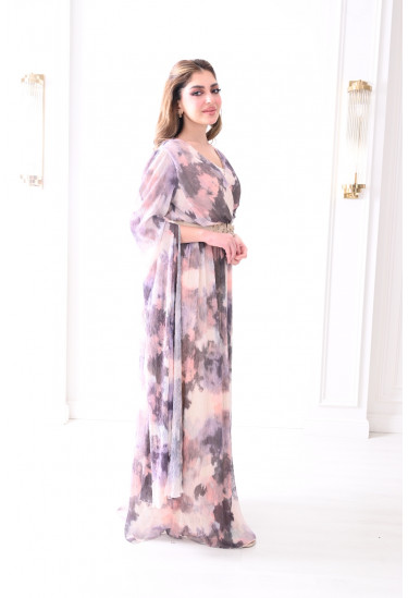 فستان نسائي بأكمام طويله جدا