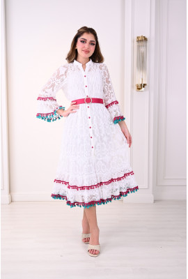 : فستان فاخر بأكمام دانتيل وتطريز ملون : فستان فاخر بأكمام دانتيل وتطريز ملون