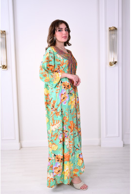 جلابية فاخرة بتصميم عصري وألوان زاهية