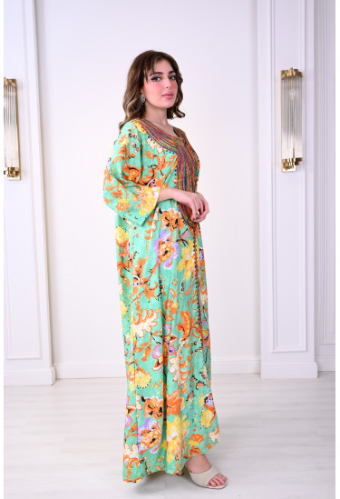 جلابية فاخرة بتصميم عصري وألوان زاهية