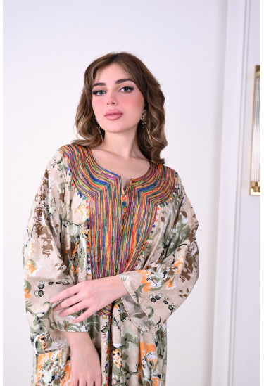 جلابية فاخرة بتصميم عصري وألوان زاهية