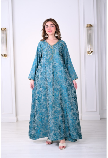 جلابية فاخرة مع تطريز ذهبي يعزز الأناقة جلابية فاخرة مع تطريز ذهبي يعزز الأناقة