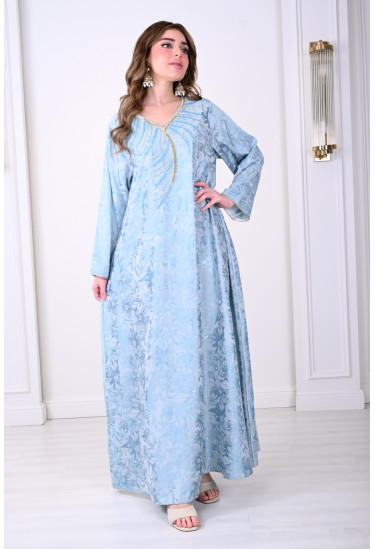 جلابية فاخرة مع تطريز ذهبي يعزز الأناقة جلابية فاخرة مع تطريز ذهبي يعزز الأناقة