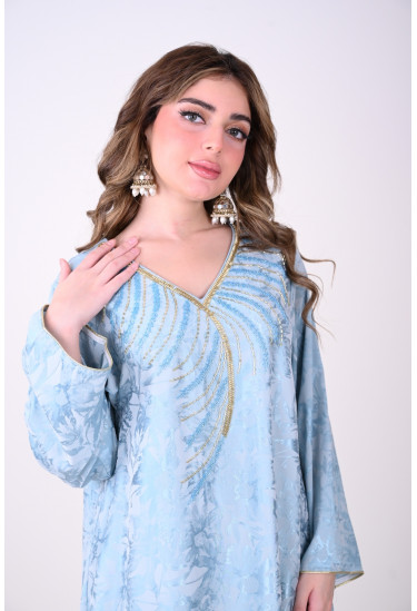 جلابية فاخرة مع تطريز ذهبي يعزز الأناقة جلابية فاخرة مع تطريز ذهبي يعزز الأناقة