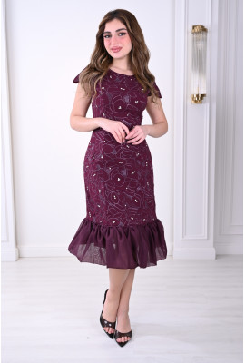 فستان فاخر عنابي مع تطريز زهور