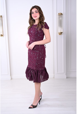 فستان فاخر عنابي مع تطريز زهور