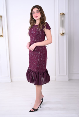 فستان فاخر عنابي مع تطريز زهور فستان فاخر عنابي مع تطريز زهور