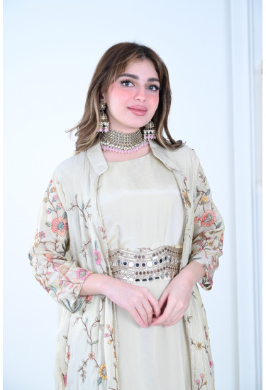 جلابية مع بشت فاخرة م تصميم ملكي وألوان أنثوية جذابة جلابية مع بشت فاخرة م تصميم ملكي وألوان أنثوية جذابة