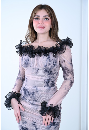 فستان فاخر تصميم أنيق بقصة ضيقة وتفاصيل راقية