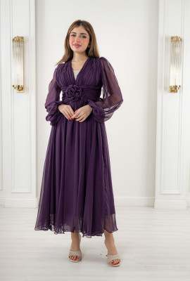 فستان فاخر تصميم راقٍ باللون فستان فاخر تصميم راقٍ باللون