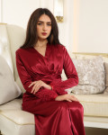 فستان أنيق مزين بالريش