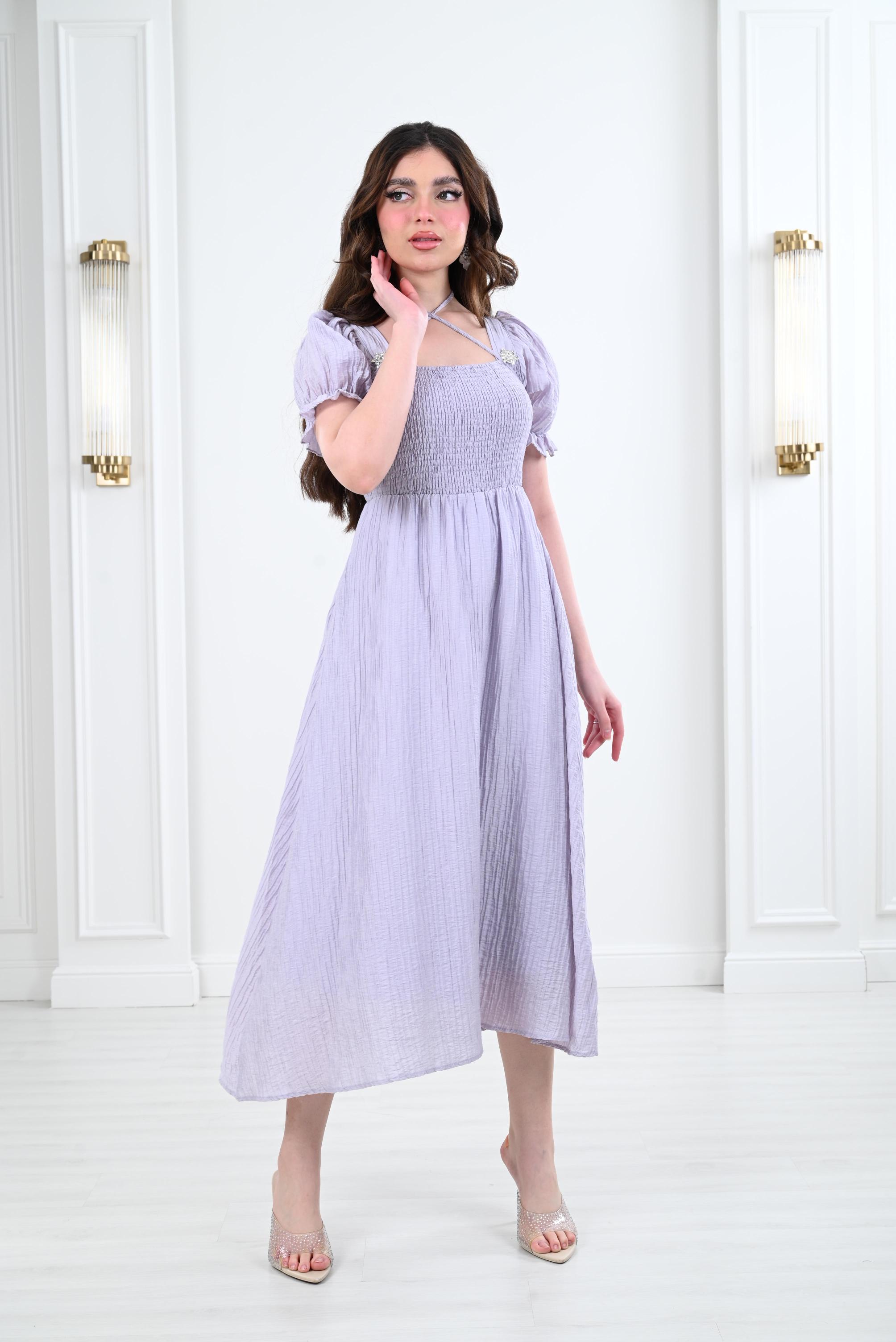 فستان ميدي بأكمام قصيرة فستان ميدي بأكمام قصيرة